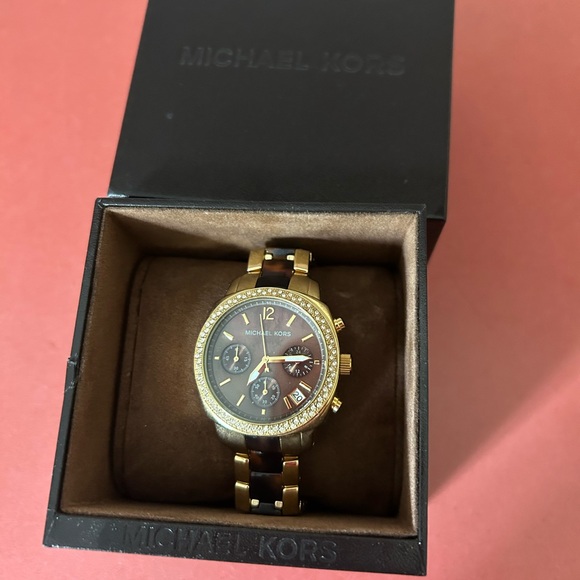 Michael Kors Gold and Brown Watch - Picture 2 of 4